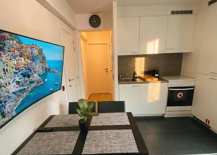 1 Bedroom With Large Seaview Terrace Apartment *